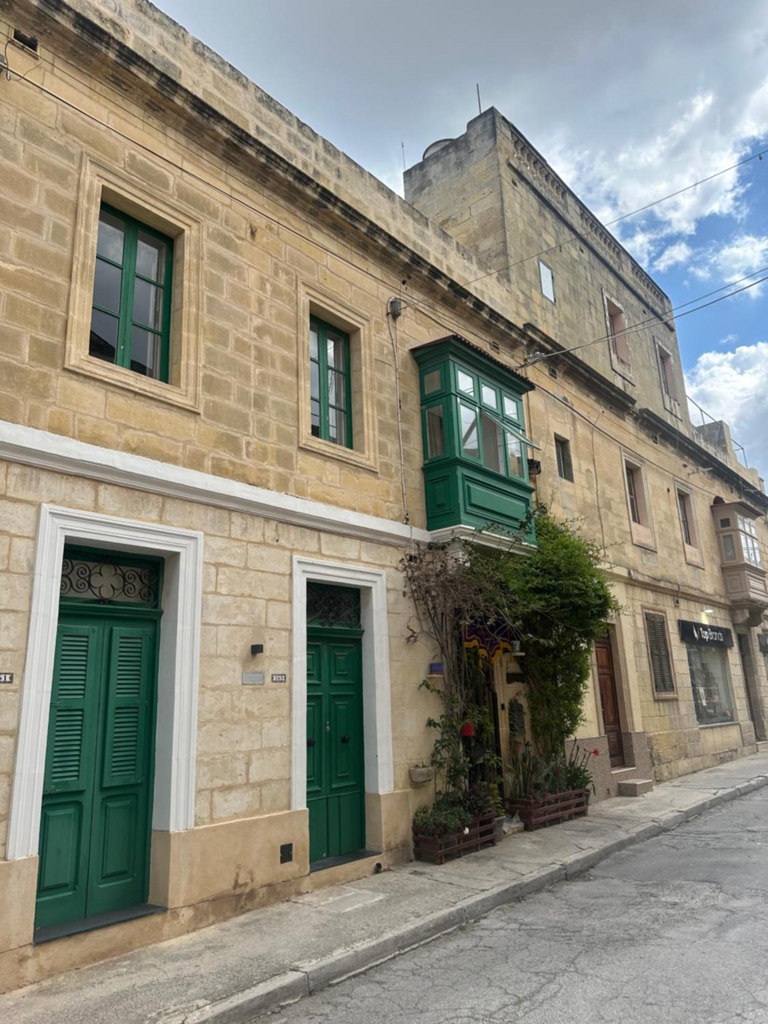 Ivy - Modern Townhouse Paola